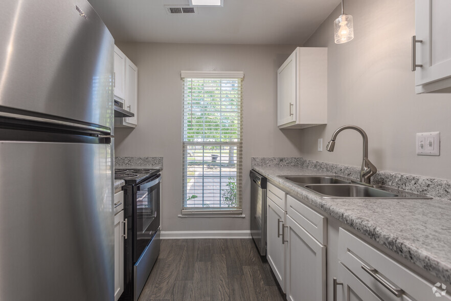 2BR,1.5BA,950SF Renovated - The Henley