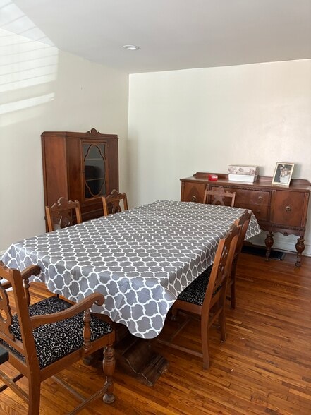 nice sized dining area - 1721 Nicholson Pl