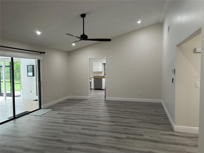 Building Photo - 484 E Maine Ave