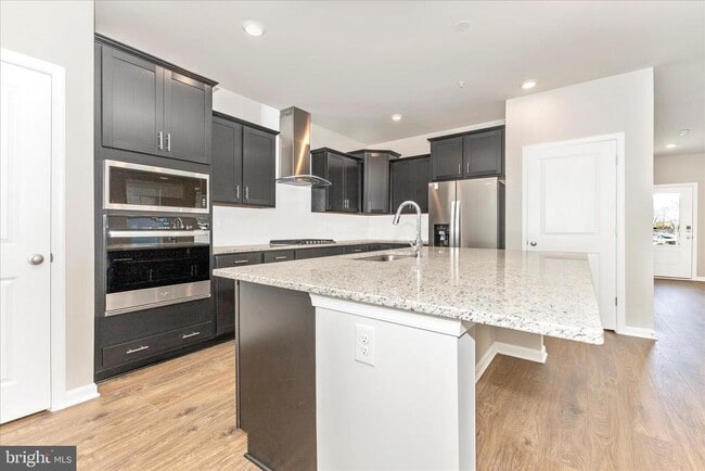 Building Photo - 461 Hanson St