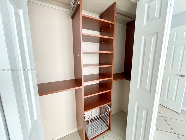 Building Photo - 600 NE 36th St