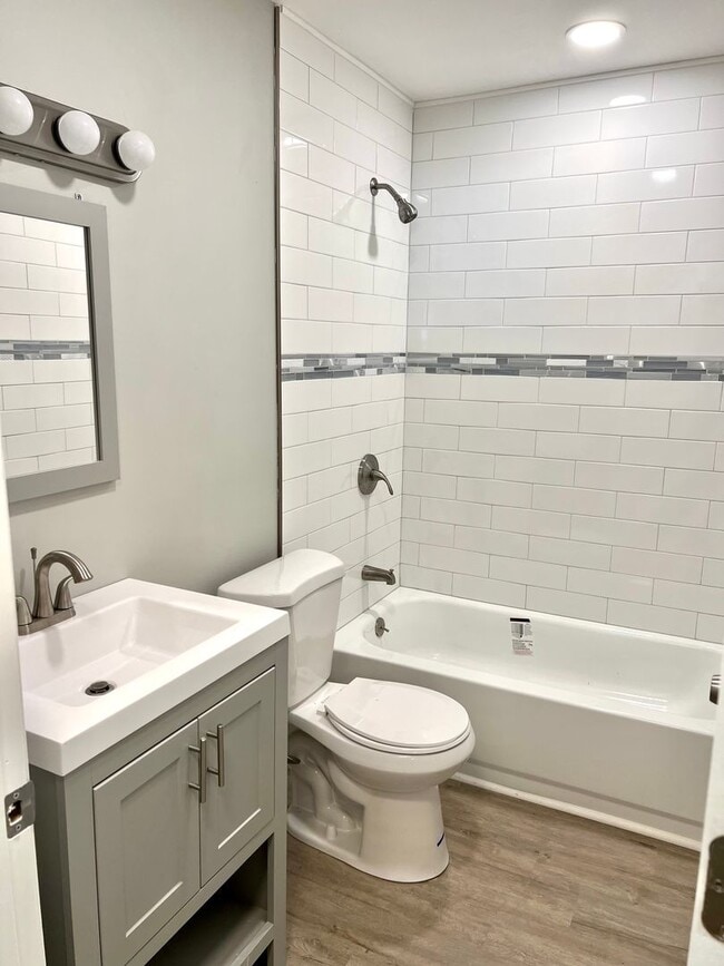 Building Photo - 3BD/1BA Home In Crown Point