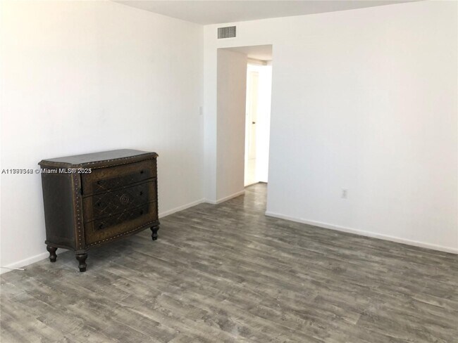 Building Photo - 18021 Biscayne Blvd