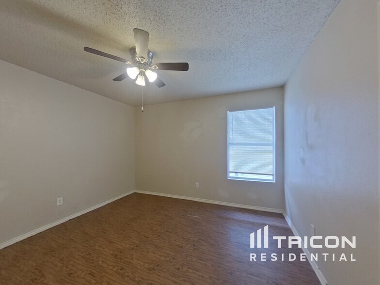 Building Photo - 8769 Garden Springs Dr