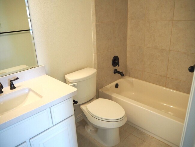 Building Photo - 2007 Greenvine Cir