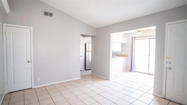 Building Photo - 3003 Parker Ln