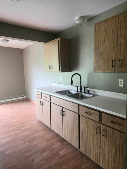 Building Photo - 202 Meadowpark Dr