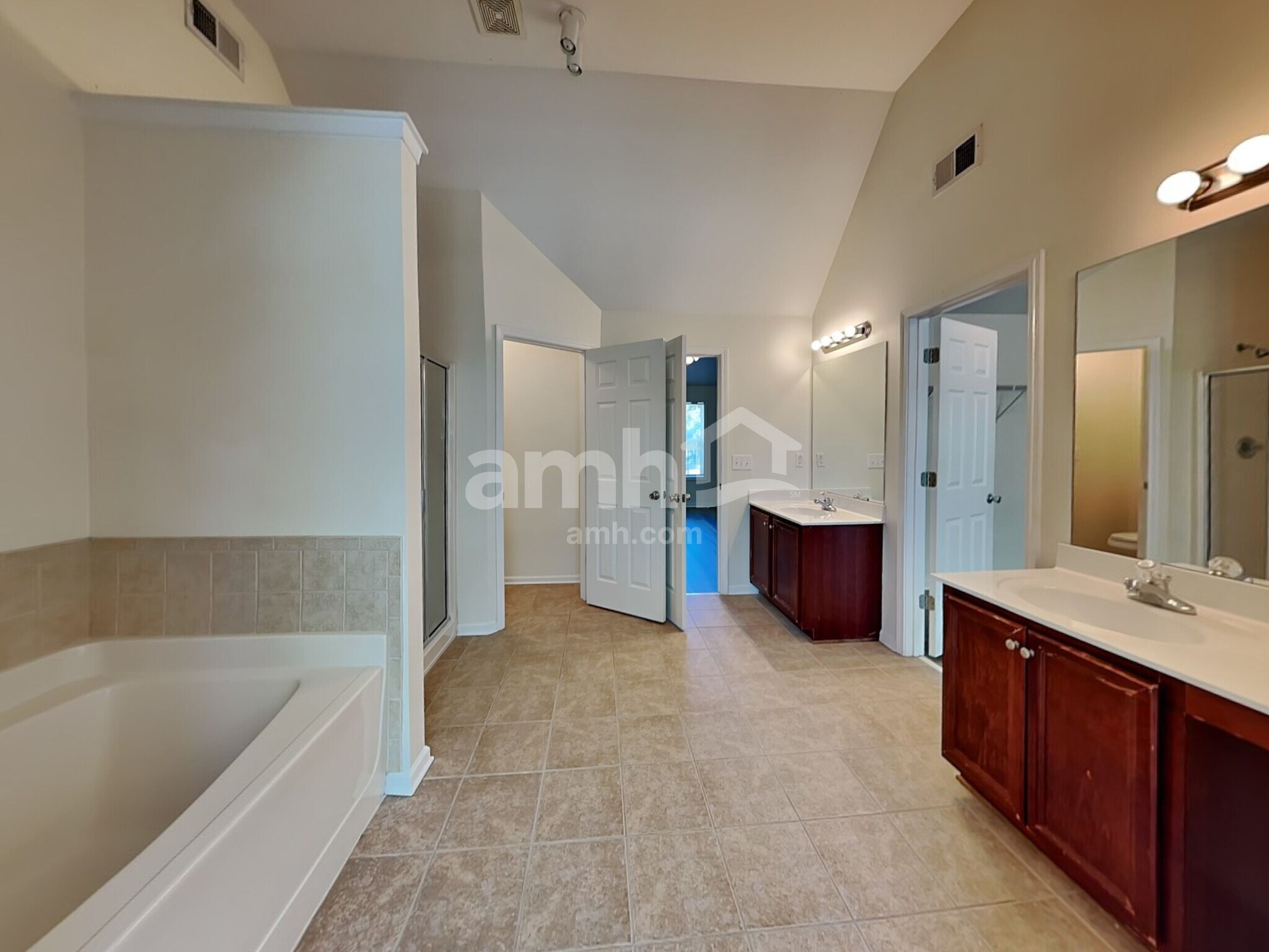 Building Photo - 35 Hampton Pl