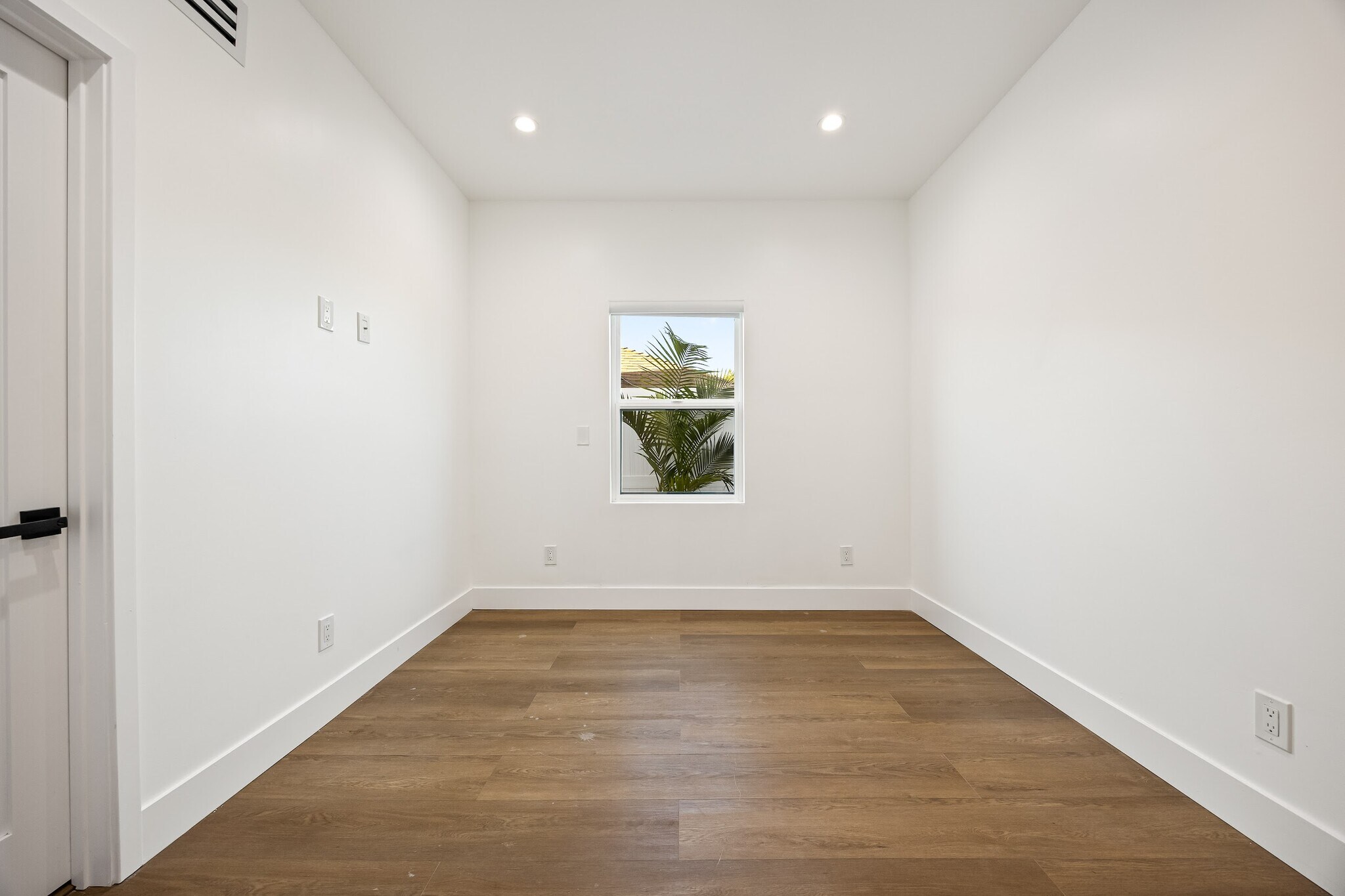 Building Photo - 212 W 64th St