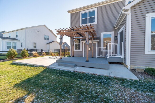Building Photo - 4032 Stonehill Wy