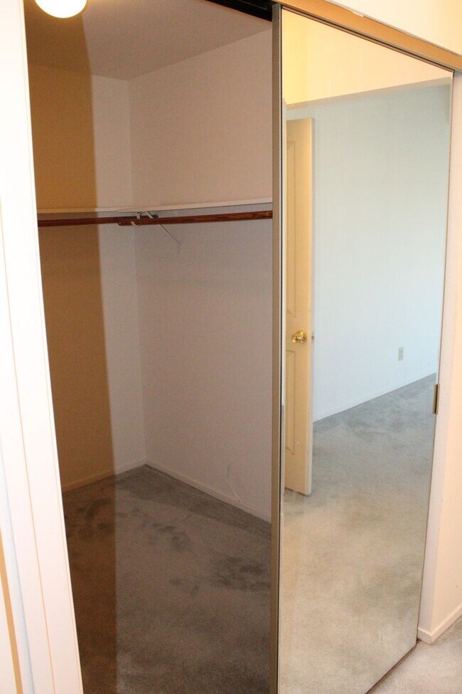 Building Photo - Waterfront Townhome In Pittsburg with Dock...