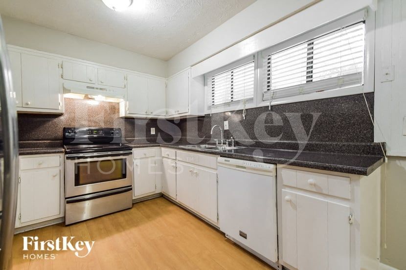Building Photo - 5515 N Fork Dr SW