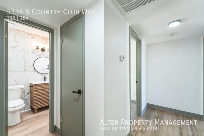 Building Photo - 5336 S Country Club Way