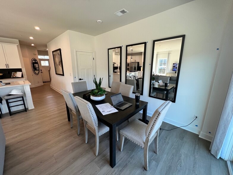 Building Photo - 180 Climbing Ivy Cir