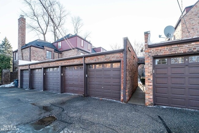 Building Photo - 476 St Clair Ave