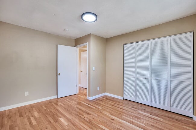 Building Photo - 1107 E 15th Ave