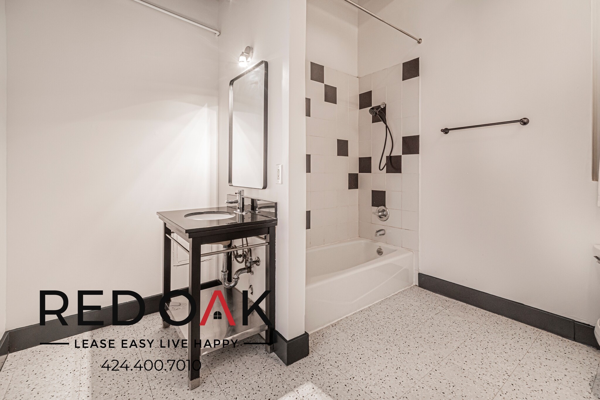 Building Photo - 620 Main St