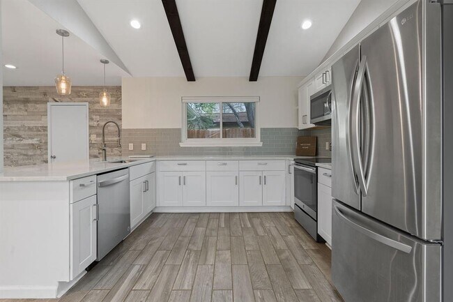 Building Photo - 5211 Halmark Dr