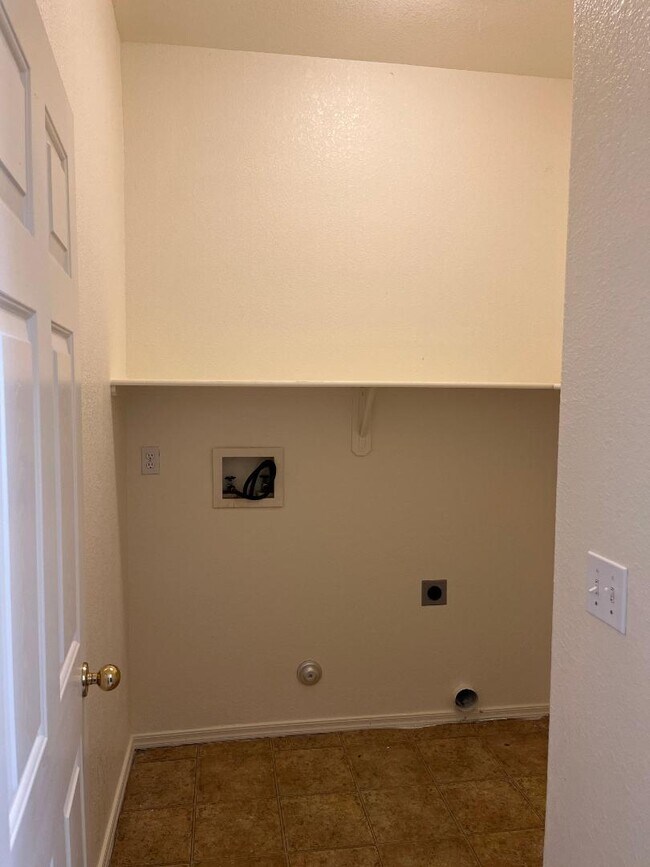 Building Photo - 2423 S Cybil Ave