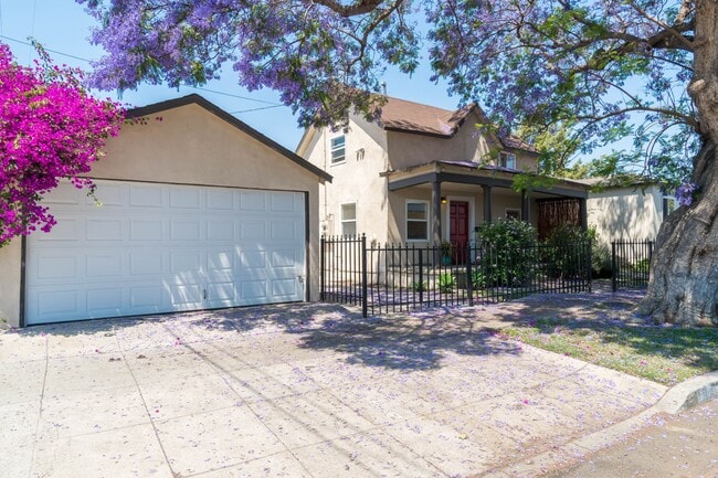 Building Photo - 1809 W 37th Pl