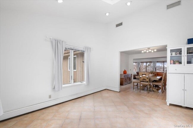 Building Photo - 712 Linda Ave