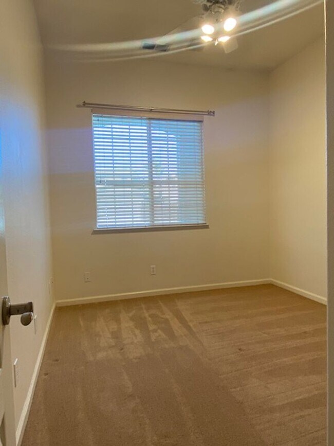 Building Photo - Immaculate home in West Roseville! Please ...