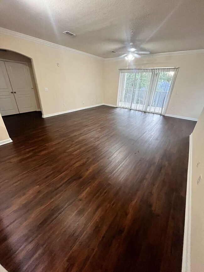Building Photo - Gardens of Bridgehampton - 2 Bed - 2 bath ...