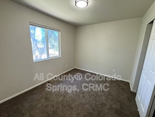 Building Photo - 235 Ellers Grove