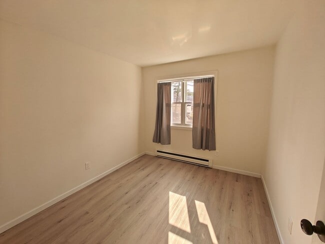 Building Photo - 11 Marion Ave