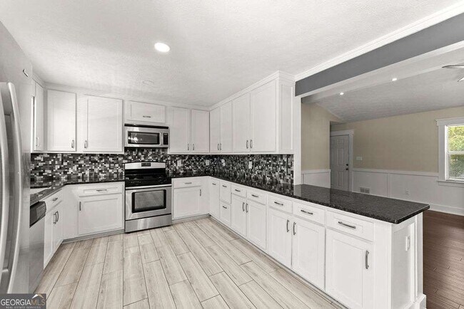 Building Photo - 4035 Thames Dr