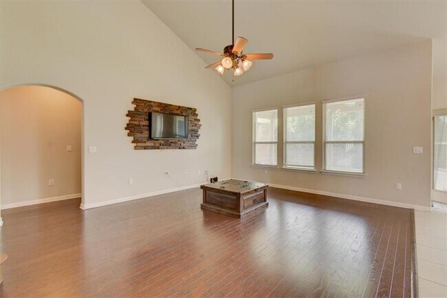 Building Photo - 1910 Texoma Dr