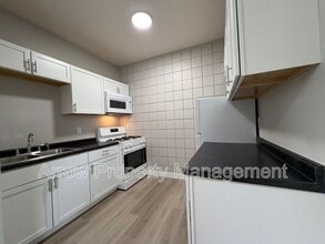 Building Photo - 867 N 26th St