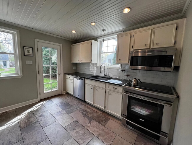 Building Photo - 24 Highland Ave