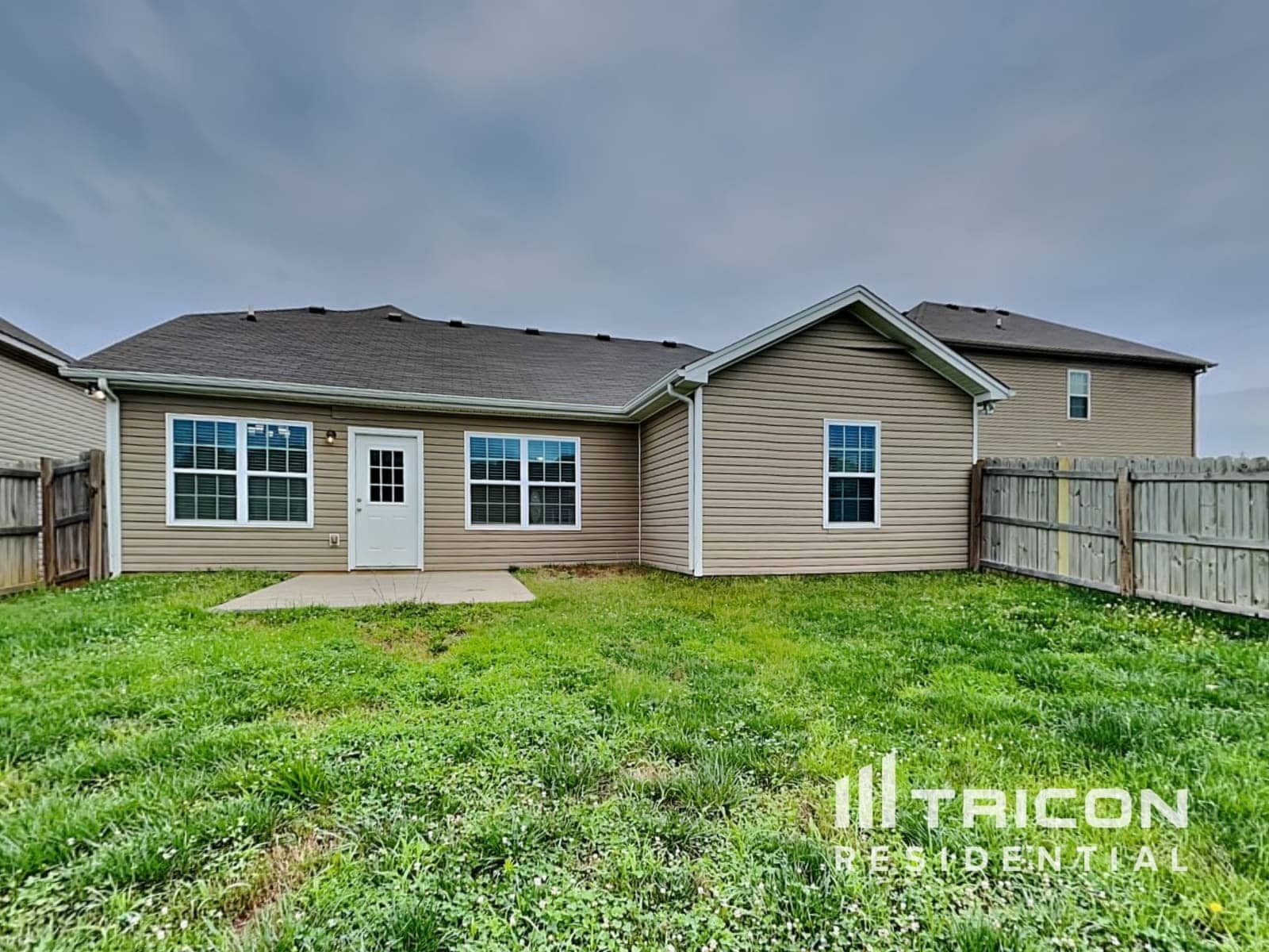 Building Photo - 426 Golf Club Ln