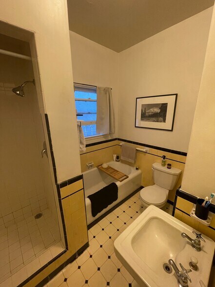 Building Photo - 8237 Blackburn Ave