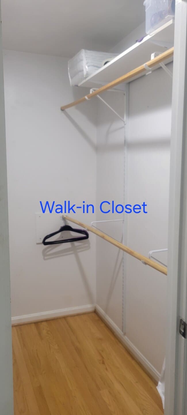 Building Photo - 2133 Hallmark Dr