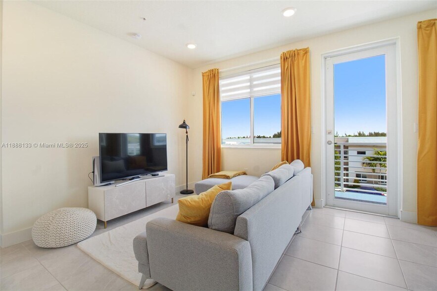 Building Photo - 10300 NW 66th St