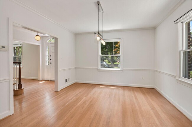 Building Photo - 4505 Alton Pl NW