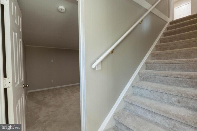 Building Photo - 462 Wild Rose Ln