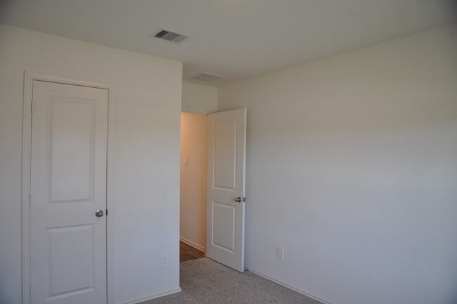 Building Photo - 31303 Yatesbury Ln