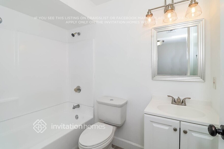 Building Photo - 8931 N 56th Dr