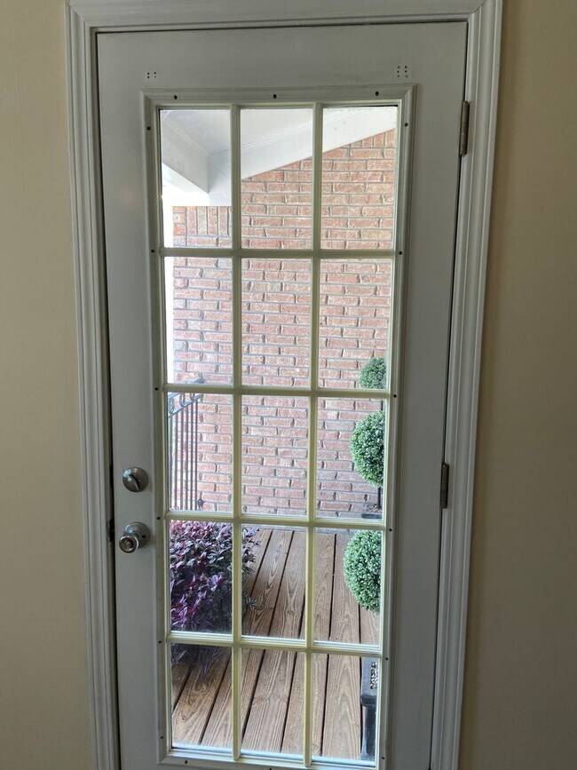 Building Photo - 4BR Home w/ Fireplace + 2-Car Garage in Snellville