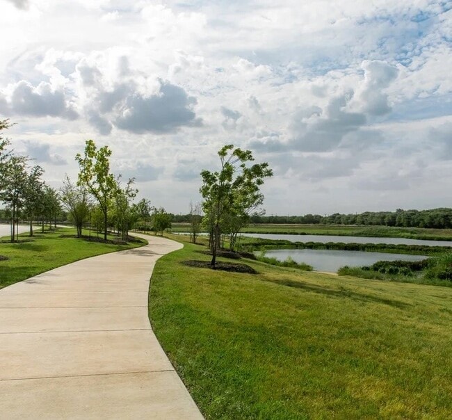 Building Photo - 8716 Whitter Dr