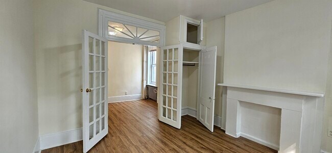 Primary Photo - 327 Jackson St
