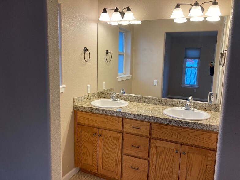 Master Bath - 1023 Rainwood Ln