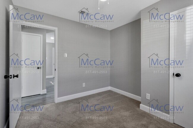 Building Photo - 706 Janann St