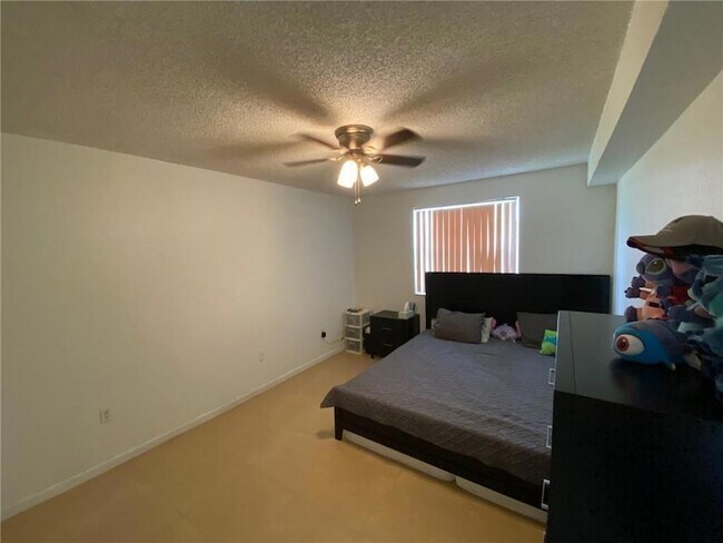 Building Photo - 2841 N Oakland Forest Dr