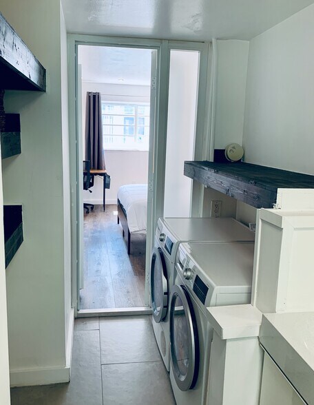 Building Photo - 528 Meridian Ave