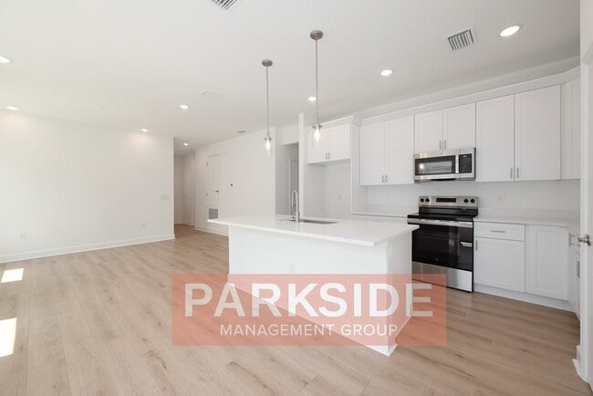 Building Photo - 1512 W 8th St