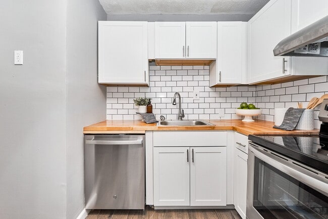 Building Photo - 624 Effingham Dr